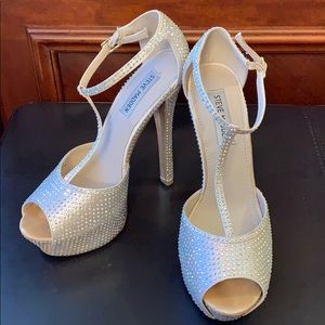 Steve Madden champagne studded t-strap pump heels